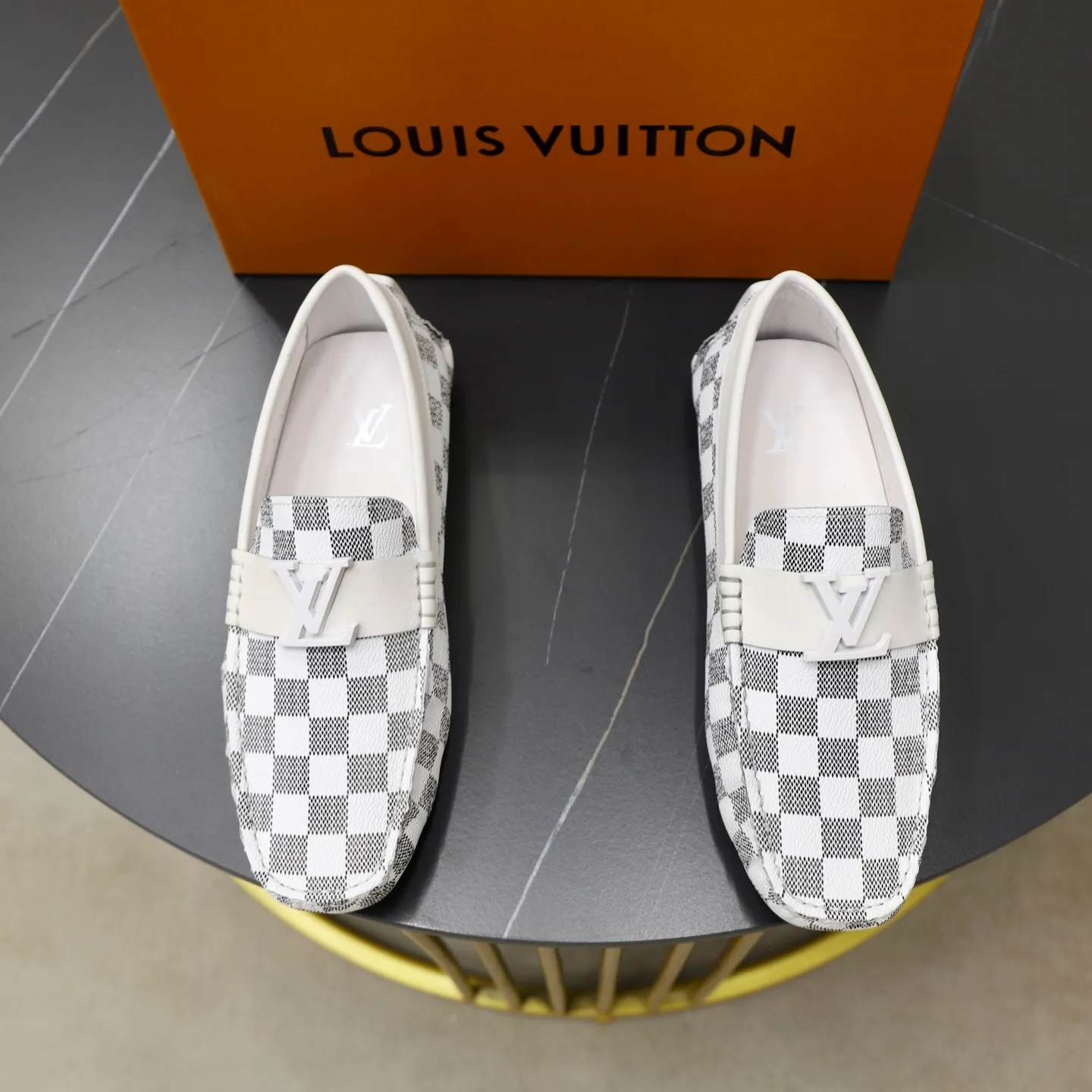 Ex-factory price: 480💰【LV】Louis Vuitton ⚠️High-end men’s driving and pedal series ⚠️38-44 (customized for 45) ⚠️All original cowhide leather! Thick and soft! Made entirely of calfskin lining! Rubber sheet anti-slip beanie sole! Three-dimensional package technology! Fashionable and classic! Handicrafts! Original high quality! Feel free to compare!